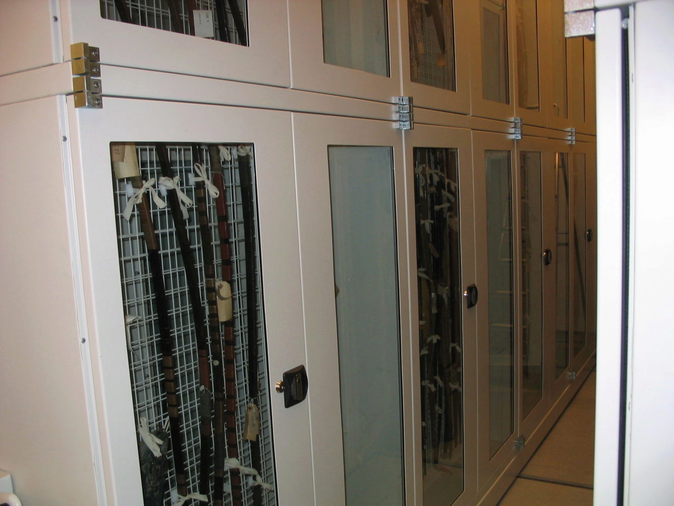 Offer you a range of storage systems that can be manually assisted or electronically controlled